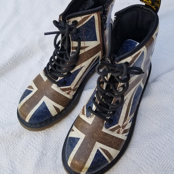 dr martens 146